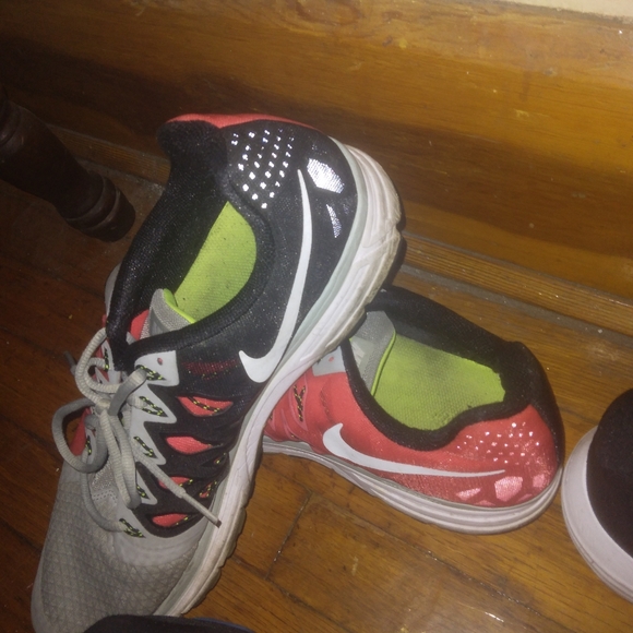 Nike running and training shoes - Picture 5 of 7